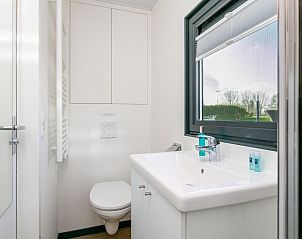Tweede badkamer in Lymaris vakantiehuis, Kerkdriel, Gelderland, met moderne voorzieningen.