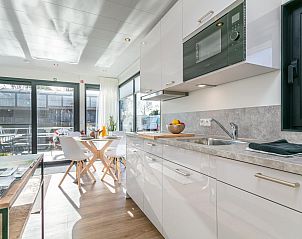 Keuken in Lymaris vakantieaccommodatie, Kerkdriel, Gelderland, met moderne apparatuur.