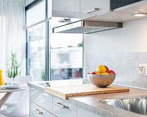 Detail van keuken in Lymaris vakantiehuis, Kerkdriel, met fruitschaal in Gelderland.