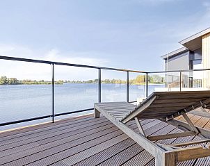 Zonovergoten veranda van Vrijstaande woning in Kerkdriel, gelegen in het Rivierengebied van Gelderland