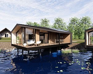 Rustgevend uitzicht op het water bij Vrijstaande woning in Kerkdriel, gelegen in Gelderland