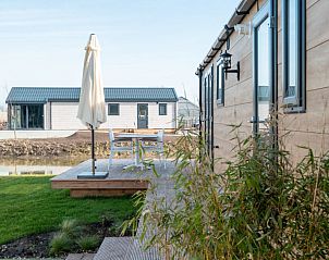 Terras met uitzicht op het water bij Vakantiehuis Berkel 4, Kerkdriel.