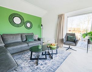 Stijlvolle zithoek in Vakantiehuis Velthorst 4, gelegen in het Rivierengebied van Gelderland.