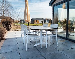 Uitzicht op het terras van Vakantiehuis Velthorst 4 in het pittoreske Kerkdriel, Rivierengebied.