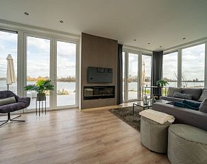 Panoramisch uitzicht vanuit de woonkamer van Vakantiehuis Pavilion l'etage 10, Kerkdriel, Gelderland.