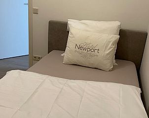 Knusse slaapkamer in Vakantiehuisje in Tricht, Gelderland, met comfortabel bed.