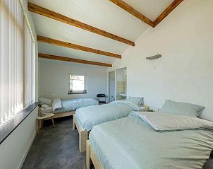 Buitenzijde van DG724 vakantiehuis in Beek-Ubbergen, Gelderland met groene omgeving.