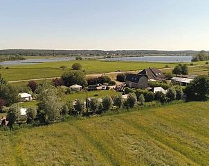 Luchtfoto van Huisje in Eck en Wiel, vakantiehuis in Rivierengebied, Gelderland.