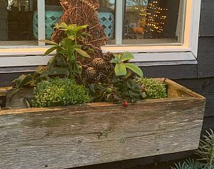 Knusse zithoek in tuin van Huisje in Zoelen, vakantiehuis in Rivierengebied, Gelderland.