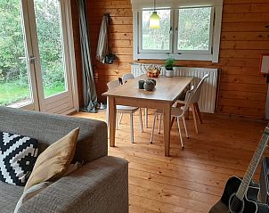 Eethoek in Vakantiehuisje in Winssen, gelegen in het groene Rivierengebied, Gelderland.