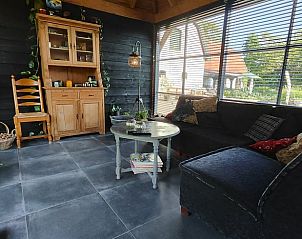 Knusse woonkamer in Vakantiehuisje in Herveld, Gelderland. Ideale plek voor ontspanning in het Rivierengebied.