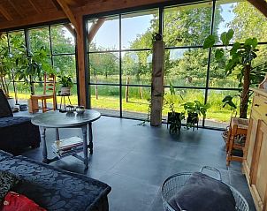 Zithoek met uitzicht in Vakantiehuisje in Herveld, Gelderland. Ontspan in de natuur van het Rivierengebied.