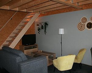 Moderne woonkamer in Vakantiehuis in Herveld, sfeervolle vakantiewoning in Rivierengebied, Gelderland.