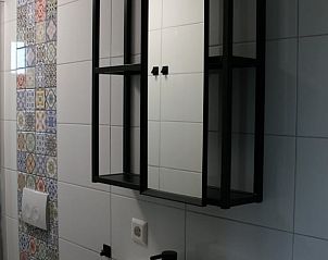 Badkamerdetails in Vakantiehuis in Herveld, eigentijdse vakantiewoning in Rivierengebied, Gelderland.