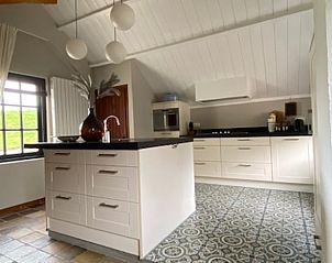 Moderne keuken in Vakantiehuisje in Dreumel, ideaal voor koken in Rivierengebied.