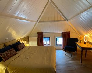 Bloemrijke tuin bij Vakantiehuisje in Dreumel, perfect voor natuurliefhebbers.