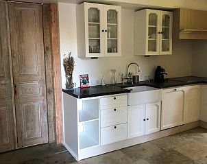 Moderne keuken in Huisje in Dreumel, vakantiehuis in Rivierengebied Gelderland, met stijlvolle inrichting.