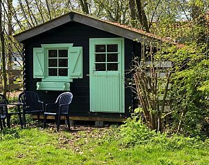 Charmant tuinhuis bij Vakantiehuis in Dreumel, Gelderland, biedt extra ruimte en comfort.