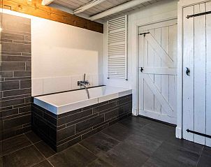 Slaapkamer met twee eenpersoonsbedden in DG1294, Bemmel, Rivierengebied.