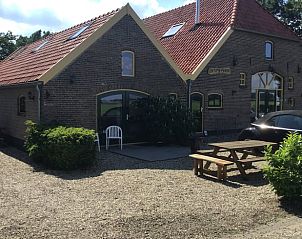 Vakantiehuisje in Toldijk in winterse omgeving, sfeervol verblijf in Rivierengebied, Gelderland.