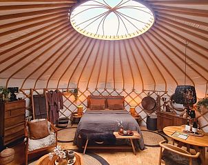 Ruime binnenruimte in Vakantiehuisje in Toldijk, Gelderland met ronde dakkoepel.