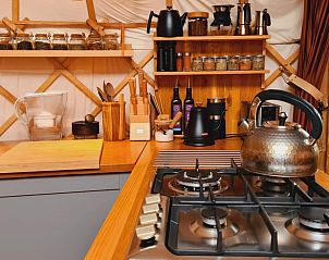 Keukenapparatuur in Vakantiehuisje in Toldijk, Rivierengebied, Gelderland met moderne faciliteiten.