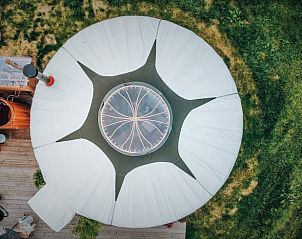 Zonsopgang over Vakantiehuisje in Toldijk, Gelderland in het Rivierengebied.