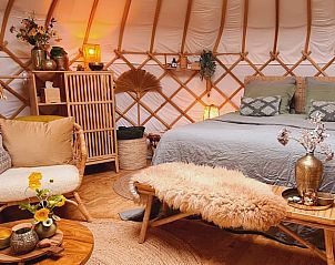 Slaapkamer in Huisje in Toldijk, vakantiehuis in Gelderland, met een gezellig ingerichte ruimte en comfortabele meubels.