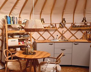 Moderne keuken in Huisje in Toldijk, vakantiewoning in het Rivierengebied, Gelderland.