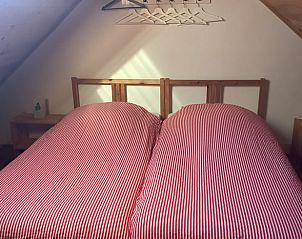 Slaapkamer met tweepersoonsbed in Vakantiehuis in Toldijk, perfect voor een goede nachtrust.