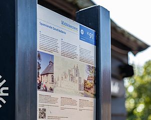 Moderne keuken in vakantiehuis DG1743, Toldijk, Gelderland met houten elementen.