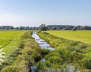 Stijlvolle badkamer in vakantiehuis DG1743 in Toldijk, Gelderland met moderne voorzieningen.