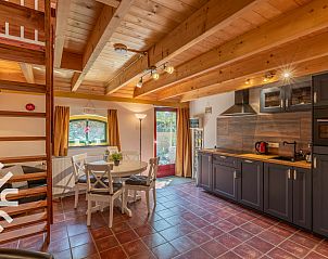 Wegwijzer nabij vakantiehuis DG1743 in Toldijk, Gelderland met richtingaanwijzingen.