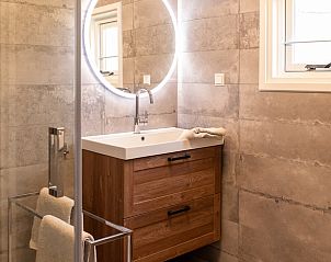 Stijlvolle wastafel in Huisje in Heesselt, vakantiehuis in Gelderland.