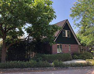 Vakantiehuis DG312 in Winterswijk, Gelderland met groene omgeving en traditionele architectuur.