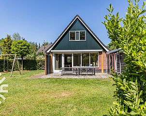 Moderne badkamer in DG238 vakantiehuis Winterswijk Achterhoek met douche.