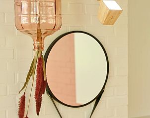 Stijlvolle decoratie in de hal van Vakantiehuisje in Winterswijk, Achterhoek.