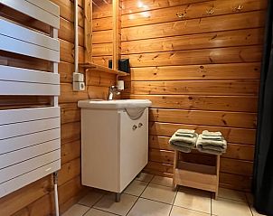 Bathroom with sink and towels in vacation home in Winterswijk, Achterhoek, Gelderland.