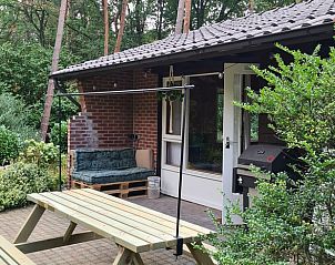 Veranda des Ferienhauses in Winterswijk mit Sitzecke, gelegen in der grnen Umgebung von Achterhoek, Gelderland.