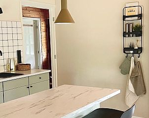 Kche mit Frhstcksbar in Cottage in Winterswijk, Ferienunterkunft in Achterhoek, Gelderland.