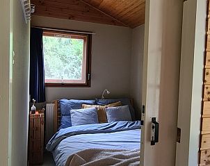 Schlafzimmer mit Holzinterieur in Cottage in Winterswijk, Ferienunterkunft in Achterhoek, Gelderland.