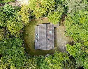 Luchtfoto van Vakantiehuisje in Winterswijk, omgeven door groene natuur in de Achterhoek, Gelderland. Perfect voor een rustig verblijf.