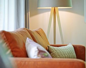 Comfortabele zithoek in het Vakantiehuis in Winterswijk, Achterhoek, omgeven door natuur.