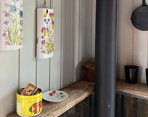 Gezellige hoek met decoratie in Vakantiehuisje in Winterswijk, Achterhoek, Gelderland.