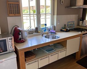 Moderne keuken in Huisje in Barchem, vakantiehuis in Achterhoek, Gelderland, met uitzicht op de natuur.