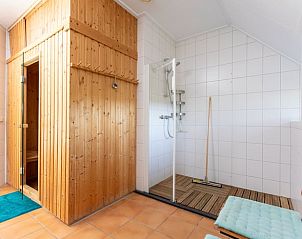 Wellnessruimte met sauna in Vakantiehuisje in Barchem, Achterhoek, Gelderland, voor ultieme ontspanning.