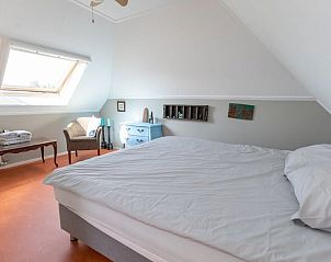 Gezellige slaapkamer in Vakantiehuisje in Barchem, Achterhoek, Gelderland, met veel natuurlijk licht.