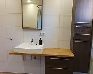 Moderne badkamer in Huisje in Barchem, vakantieaccommodatie in Achterhoek, Gelderland.