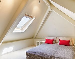 Knusse slaapkamer met dakraam in Huisje in Barchem, vakantiehuis in de Achterhoek.