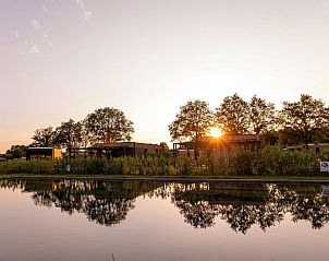 Schitterende zonsondergang bij Vakantievilla Amalia 4 in Kotten, met uitzicht op de vijver.